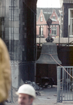 834556 Afbeelding van het afvoeren van de klokken van het carillon van de Domtoren (Domplein) te Utrecht in verband met ...
